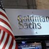 Санкции, говорите? Goldman Sachs и JP Morgan в первой тройке инвестиционных банков в России (Вывеска одного из крупнейших в мире инвестиционных банков Goldman Sachs, США | © REUTERS, Brendan Mc…) Вывеска одного из кр…
