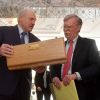 Неожиданный визит Болтона: Белоруссия и США становятся ближе друг другу? (Александр Лукашенко и Джон Болтон. Иллюстрация: ok.ru) Александр Лукашенко …