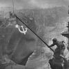 Как мы заблуждались насчет холодной войны: девять причин поблагодарить СССР (The Daily Beast) (Знамя победы над Рейхстагом (1945) | © Евгений Халдей) Знамя победы над Рей…