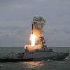 'Калибровка'. Зачем Россия возвращает в Средиземное море ударную эскадру (Малый ракетный корабль Град Свияжск запускает ракету Калибр) Малый ракетный кораб…