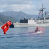 Yeni Şafak (Турция): За военными кораблями идут буровые (Турецкий фрегат TCG Gemlik у военно-морской базы Аксаза в средиземном море | © AP Photo, Selcan Hacaoglu) Турецкий фрегат TCG …