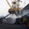 Окончательное 'прощавай': Украина перешла на российский уголь (Разгрузка угля в порту Одессы) Разгрузка угля в порту Одессы