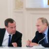 Путин: А вас, Медведев, попрошу на выход (На фото: премьер-министр РФ Дмитрий Медведев и президент РФ Владимир Путин (слева направо) (Фото: Ал…) На фото: премьер-мин…