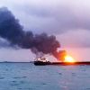 Керченский пролив в огне: Подробности трагедии на море (На фото: горящее судно в районе Керченского пролива (Фото: KerchFM/ТАСС)) На фото: горящее суд…