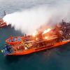Трагедия на Черном море обрастает новыми версиями (На фото: тушение пожара на двух судах в районе Керченского пролива (Фото: МЧС РФ/ТАСС)) На фото: тушение пож…