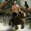 Асахи симбун (Япония): Путин — кумир XXI века? (Владимир Путин на медведе | © Carolyn Ann Geason) Владимир Путин на ме…